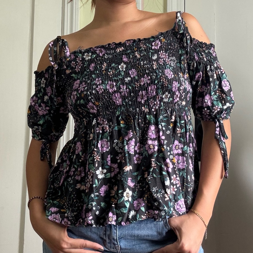 Aeropostale Black and Purple Floral Off-Shoulder Blouse